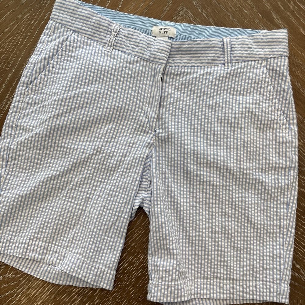 Crown & Ivy Sz 4 CAROLINE BLUE/WHITE Searsucker Shorts Women EXCELLENT Fast Shi